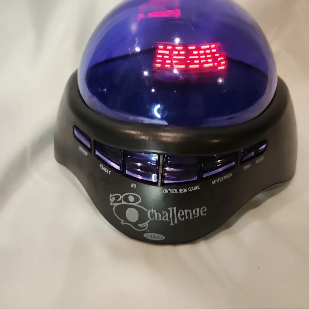 Radica Challenge 20 Q Electronic Game 360 Floating Display Works RARE COLOR!